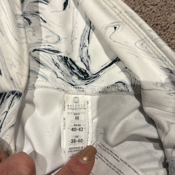 Balance collection leggings! Size medium black and white like new - Picture 3 of 7